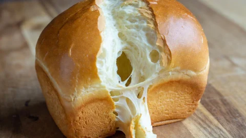 ナイジェリアのアゲゲブレッド（Agege bread）— ちぎれば糸を引く、甘いふわふわ食パン
