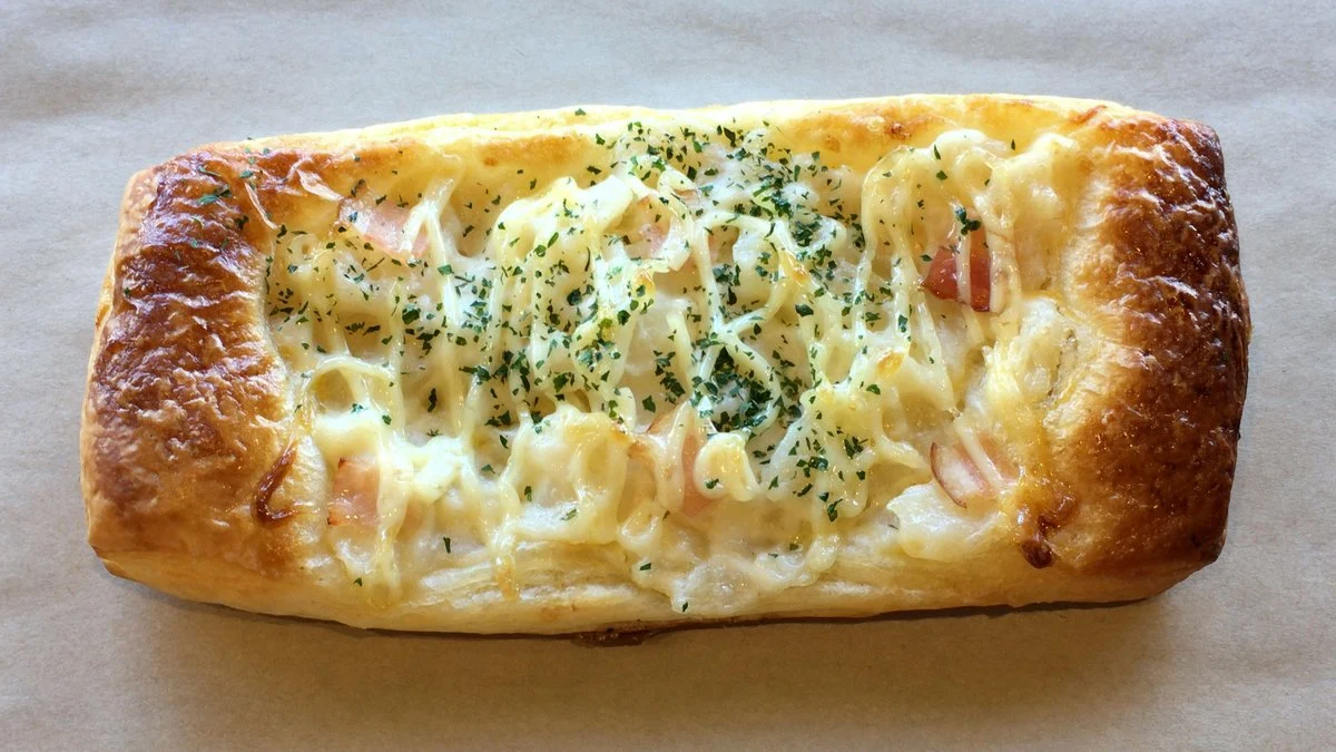 ポテトとバターをのせたデニッシュ（ヴィエナーブロー系）