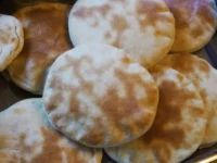 全粒粉で焼いたエジプトのピタパン「アエーシ・バラディ」