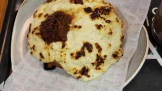 皿に盛られたクランペット料理
