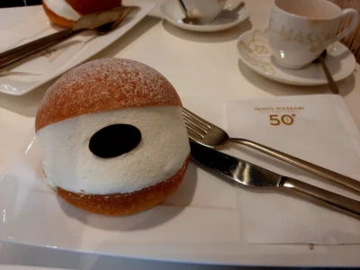 イタリア・ローマの生クリームパン「マリトッツォ」