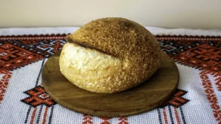 ウクライナのパリャヌィツャ（Palianytsia）｜太陽を象るもてなしの丸いかまどパン