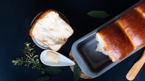 食パン型で焼いたふっくらした山型パン